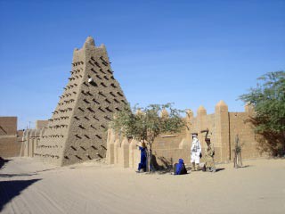 Mali: Islamiści dewastuja światowe dziedzictwo kultury w Timbuktu